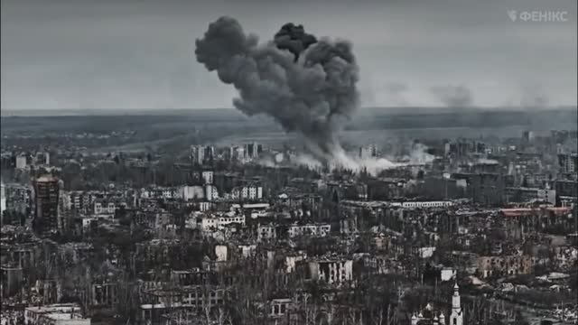 💣💥Эпичное видео прилёта ФАБ-3000 с УМПК по позициям украинских формирований в Константиновке.