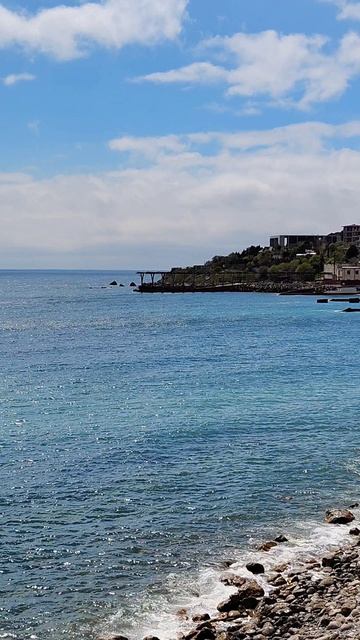 Глициния в цвету. Весенняя сказка Южного берега Крыма.