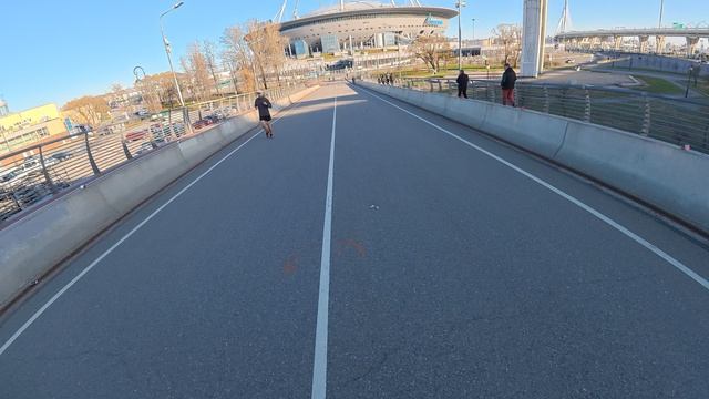 спуск с моста на самокате в 4K