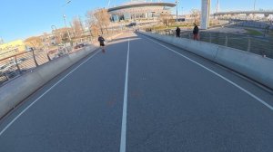 спуск с моста на самокате в 4K