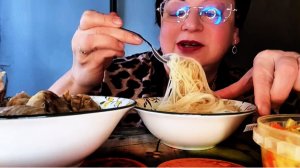 МУКБАНГ/Фунчоза, курочка, салат☝️вкусно мне😊/ Я против взаимок… Извините🙄