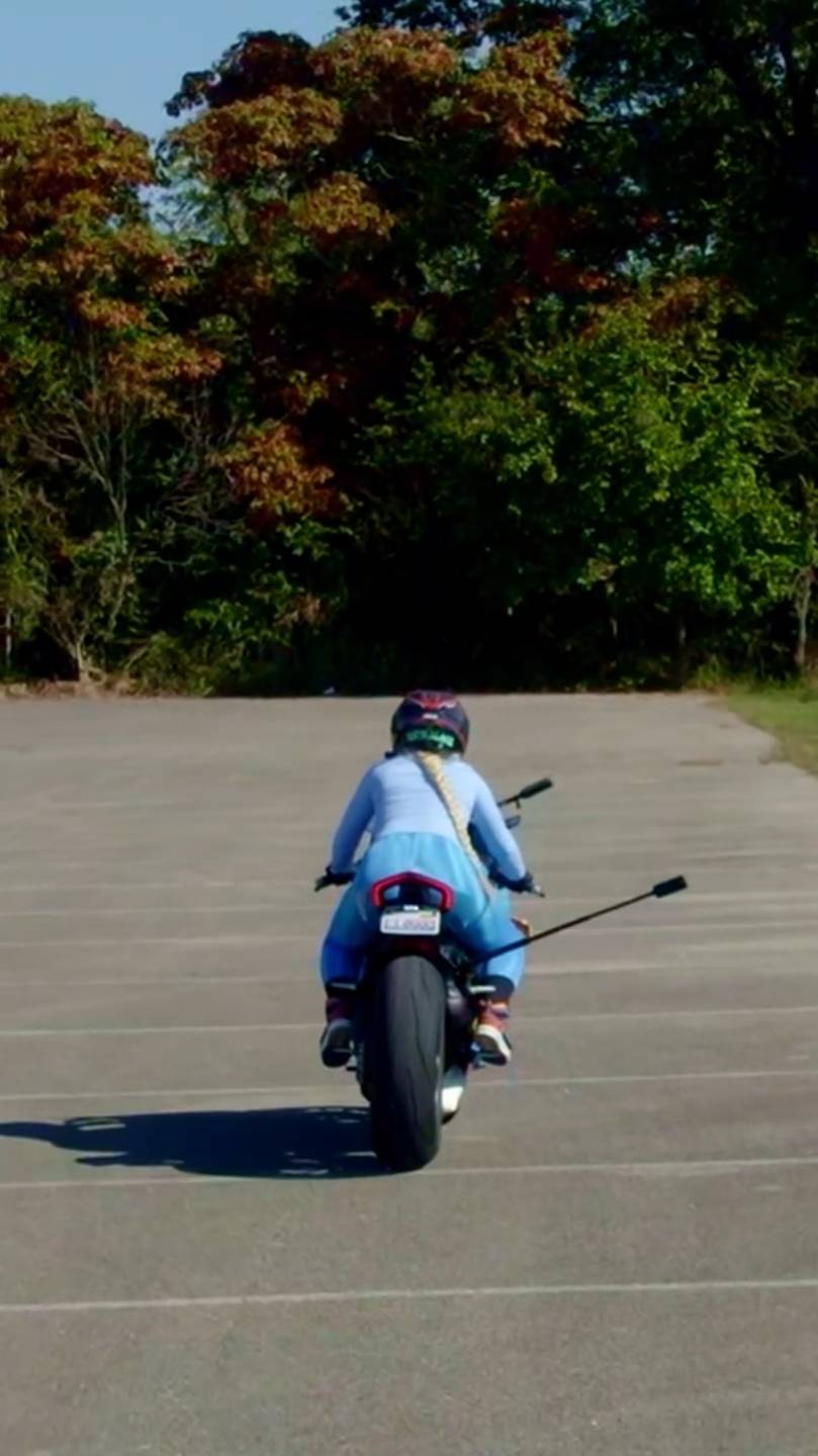 Катя Алмаз мото девушка на Дукати Ламборгини