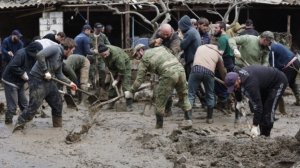 Экстренные службы проводят дезинфекцию и восстанавливают инфраструктуру после паводков в Дагестане