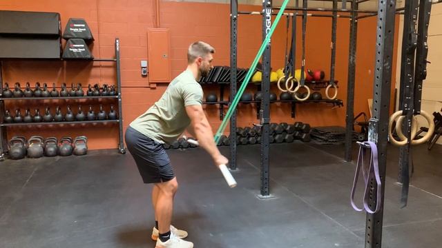 Тяга резинки с ПВХ-трубой прямыми руками к низу / PVC Banded Straight Arm Lat Pull Downs