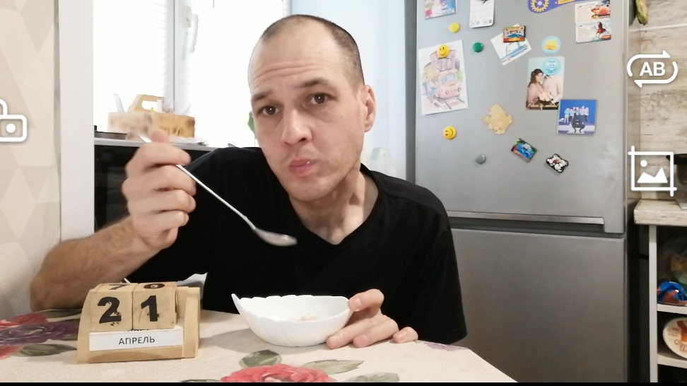 Мукбанг, молочная геркулесовая каша, печенье, бутерброд.