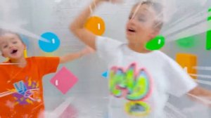 Влад и Ники ищут выход из комнаты - Челленджи для детей