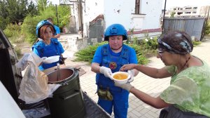 «Доброслужащие» со всего Урала помогают в госпиталях и кормят жителей Донбасса