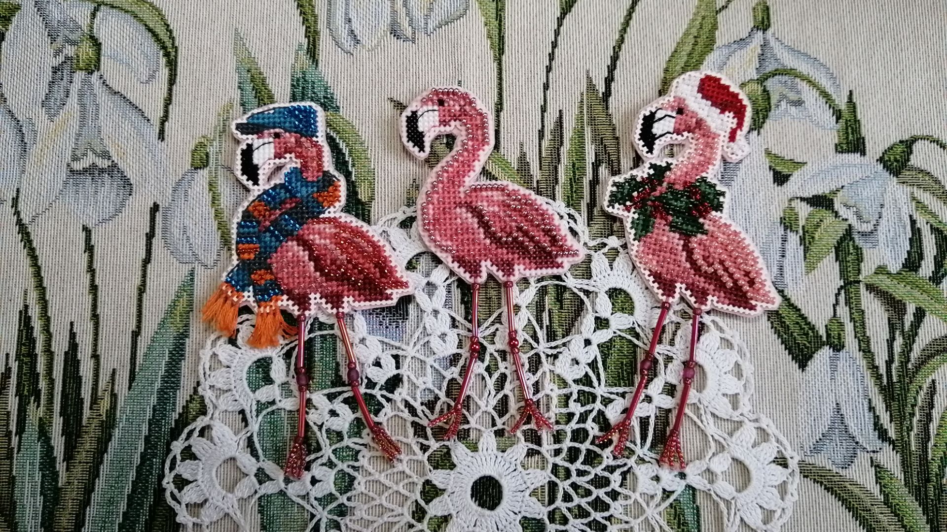 Фламинго (Mill Hill, MH18-0105): подбор материалов и готовая работа