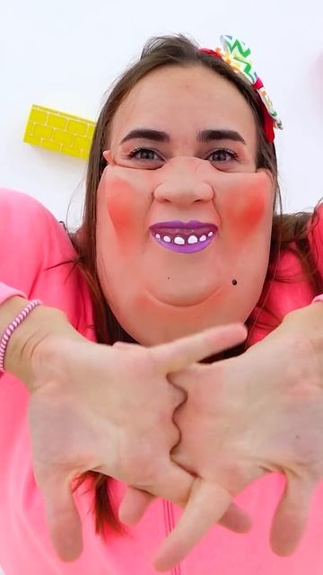 Влад и мама занимаются спортом