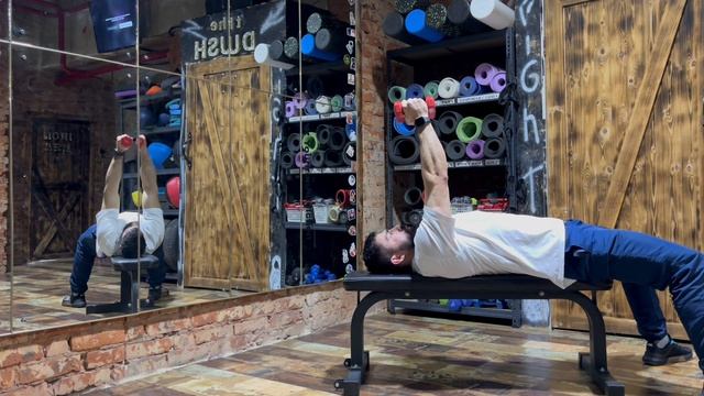 Разведение гантелей лёжа