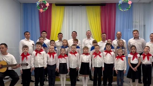 А река течёт