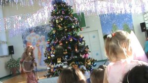 159)Ц  ЁЛКА В ШКОЛЕ 1В