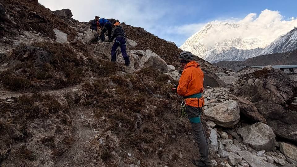 Группа Клуба 7 Вершин «Ещё чуть-чуть» тренируется перед восхождением на Лобуче