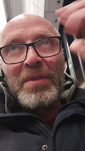 подзарядка в трамвае.mp4