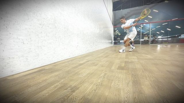 кросс в передней зоне справа спереди