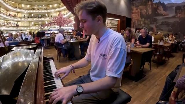 I Played RUNNING THE SHOW On Piano In Public Amazing Digital Circus
