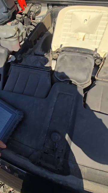 Тихо работает. Самый приятный звук в Порше🤭