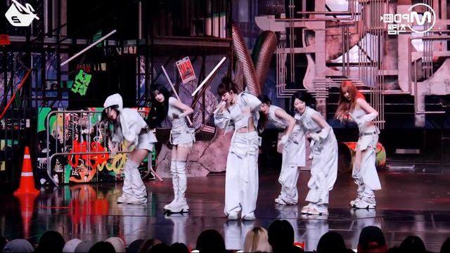 Babymonster -WE GO UP [MIRROR]