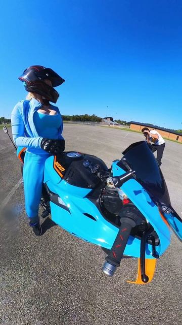 Катя Алмаз мото девушка на Дукати Ламборгини