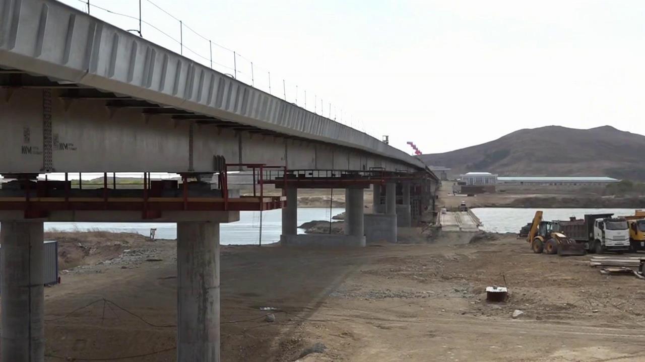 Состоялась стыковка пролетов первого автомобильного моста между Россией и КНДР