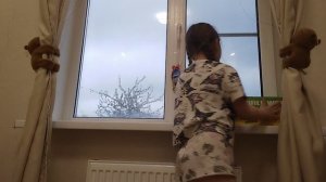 Убираюсь в комнате на подоконнике 1часть