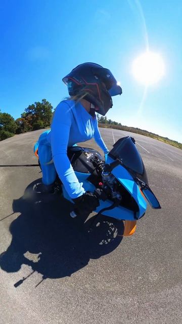 Катя Алмаз мото девушка на Дукати Ламборгини