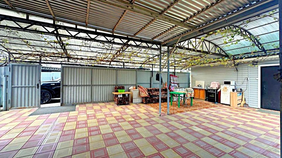 Уютный домик 60 кв.м. 20 соток 2 комнаты евроремонт плодородный сад. Краснодарский край, г. Армавир.