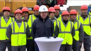 РФ и КНДР соединили пролеты автомобильного моста через реку Туманную.