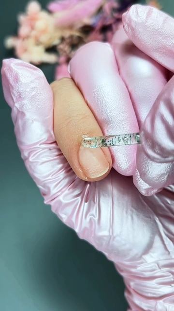 Чистая кутикула без порезов? Легко 😌

Мой ритуал за 2 минуты:
ремувер → минута ожидания → птеригий у