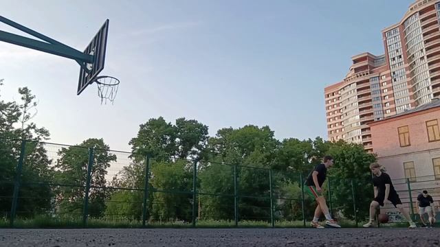 Контактная игра между игроками в моментах