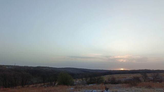 Утро в Уссурийске. Вторник. 21.94.2026. Минимальная облачность. Солнце за пеленой облачности.часть 2