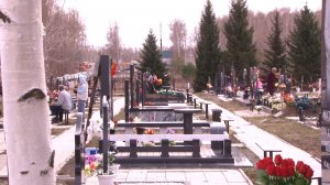 Бийчане посетили кладбища и вспомнили усопших в Родительский день (21.04.26г., Бийское телевидение)