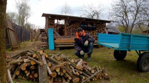 Деревенская жизнь бывших горожан. Картофель, сено и дрова. Без Беларуса никуда.