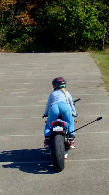 Катя Алмаз мото девушка на Дукати Ламборгини