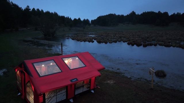 ATIK _ комфортный кемпинг с красной палаткой