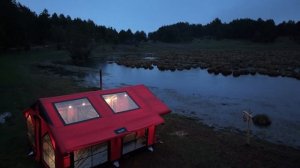 ATIK _ комфортный кемпинг с красной палаткой