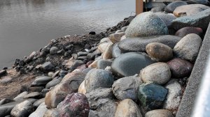 Горы шикарных камней в Москве. Цветные горные породы и минералы. Коломенский парк 2026