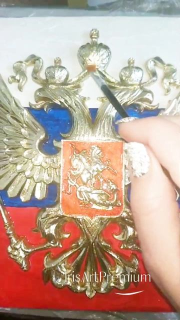 Золотой Герб России на фоне триколора (панно 25х25). IrisArtPremium
