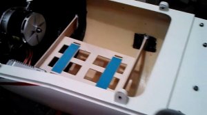 №112- Установил регулятор и приклеил платы крепления силовых аккомуляторов и сервы руля поворота.