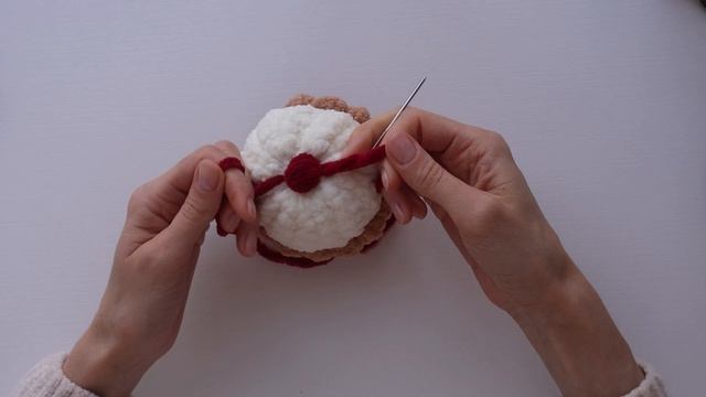 Капкейк. Пришить ягодку