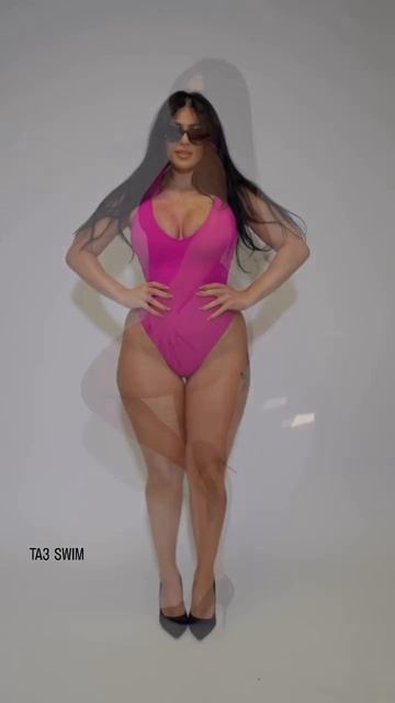 The corset back allows you to snatch your waist to your liking. I love the waist Strecher