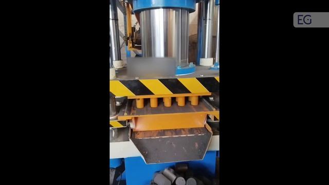 Вертикальный гидравлический пресс для брикетирования угля ZG-600