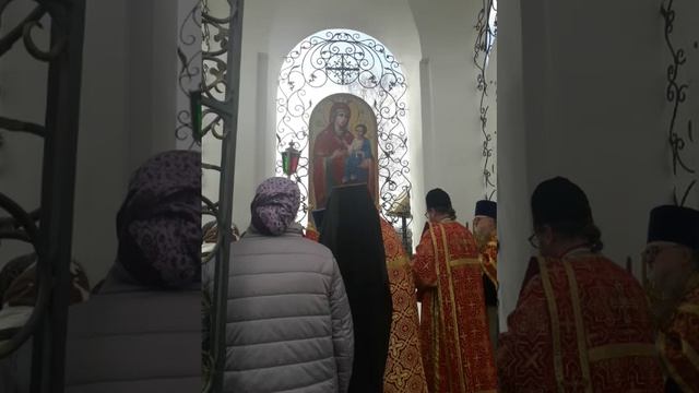 РАДОНИЦА. У Иверской часовни на Клещихинском кладбище Новосибирска.