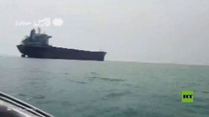 التلفزيون الإيراني ينشر لقطات لحركة الملاحة في مضيق هرمز بين جزيرتي لارك وقشم