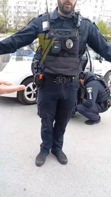 Ну вот как в Запорожье мусора сегодня крутят безоружного человека.
