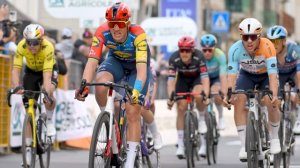 Соперники Поґачара делают ему слишком легко? | Новости велоспорта GCN