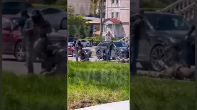 🇺🇦⚔️🇺🇦Стрельба в Одессе:СБУ вяжет военкомов
▪️Спецназ СБУ остановил микроавтобус ТЦК и скрутил🔽