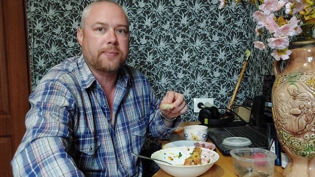 Мукбанг. Гороховый суп + подмосковные грибы + редиска. Море.