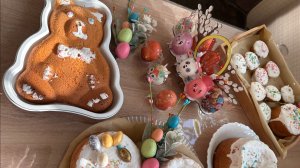 Арина даёт имена пасхальным яйцам, украшенным оленьими мордашками