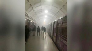 На центральном участке Сокольнической линии метро Москвы приостановлено движение.